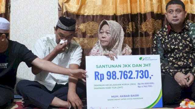 Pemkot Makassar Serahkan Santunan Rp98 Juta Lebih untuk Keluarga Korban Kebakaran DPRD