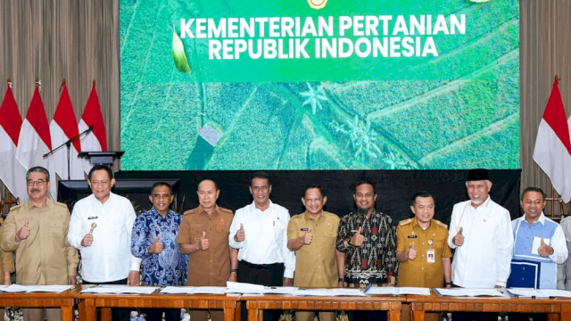 Gubernur Sulawesi Selatan, Andi Sudirman Sulaiman, menghadiri Rapat Koordinasi (Rakor) Percepatan Program Hilirisasi Komoditas Prioritas yang digelar Kementerian Dalam Negeri (Kemendagri) di Auditorium Kementerian Pertanian, Jakarta Selatan, Senin (22/9/2025).
