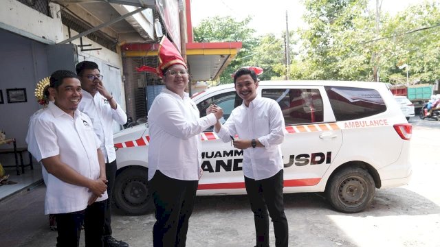 Ketua DPW PSI Sulsel Menyerahkan Bantuan Ambulance kepada DPD PSI Kabupaten Gowa