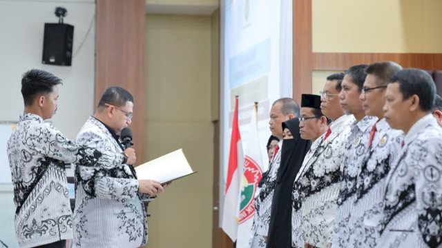 Walikota Makassar, Munafri Arifuddin Mengukuhkan Pengurus Persatuan Guru Republik Indonesia (PGRI) Kota Makassar Masa Bakti 2025&ndash;2030