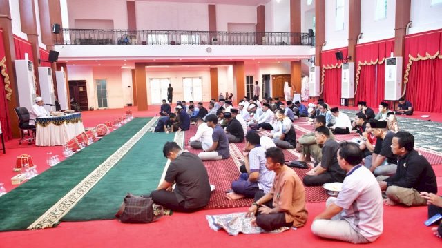 Gubernur Andi Sudirman Hadiri Kajian Islam Bertema &ldquo;Menjaga Diri dan Keluarga dari Api Neraka&rdquo;