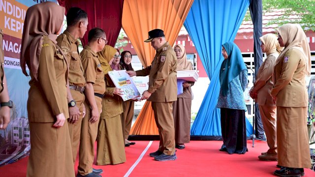 Munafri-Aliyah ke Pulau, Serahkan Tunjangan untuk Tenaga Pendidik dan Kesehatan Sangkarrang