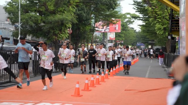 Munafri Ikut Lari 10K di Kalla Run 2025, Semarakkan HUT ke-73 Kalla Group