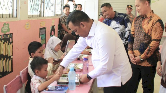 Bupati Luwu Tinjau Pelaksanaan Program Makan Bergizi Gratis di Kecamatan Larompong