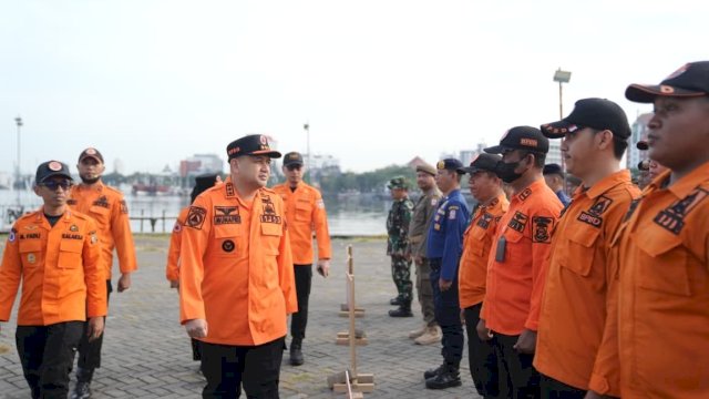 Walikota Makassar, Munafri Arifuddin Meninjai Kesigapan Tim Basarnas saat  Apel Siaga 