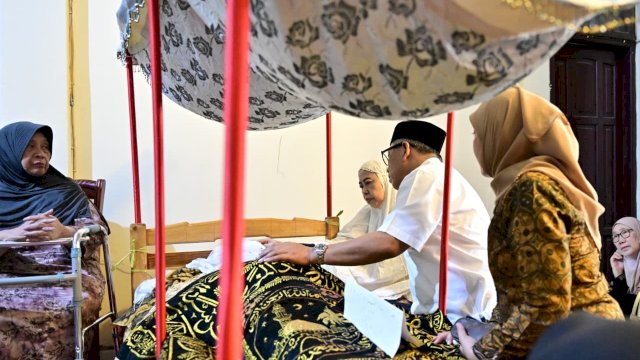 Aliyah Mustika Ilham Melayat Almarhum H. Andi Chaerul Andi Tau