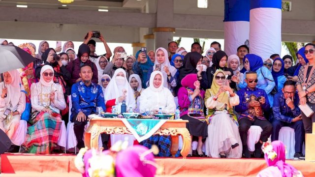 Gubernur Sulsel Lepas Puluhan Ribu Peserta Jambore PKK 2025 di Bone