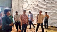 Pastikan Pupuk Murah untuk Petani, Wabup Edy Manaf Tinjau Stok di Gudang Distributor Bulukumba