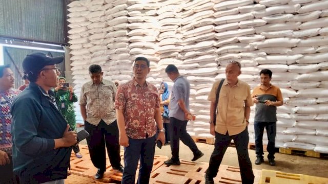 Pastikan Pupuk Murah untuk Petani, Wabup Edy Manaf Tinjau Stok di Gudang Distributor Bulukumba