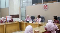 Aliyah Mustika Ilham Tinjau Booth Dekranasda Makassar di INACRAFT 2025