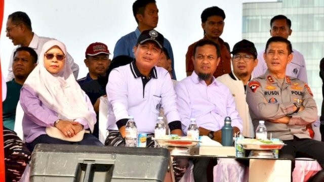 Hj. Haslinda dari Fraksi Partai Keadilan Sejahtera (PKS), menghadiri acara Pelepasan Katinting .heic