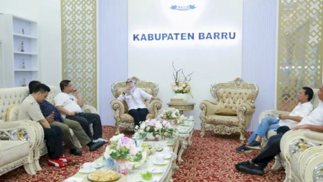 Bupati Barru, Andi Ina Kartika Sari, menerima kunjungan kerja (kunker) Anggota Komisi C DPRD Kota Makassar di Ruang Utama Rumah Jabatan Bupati