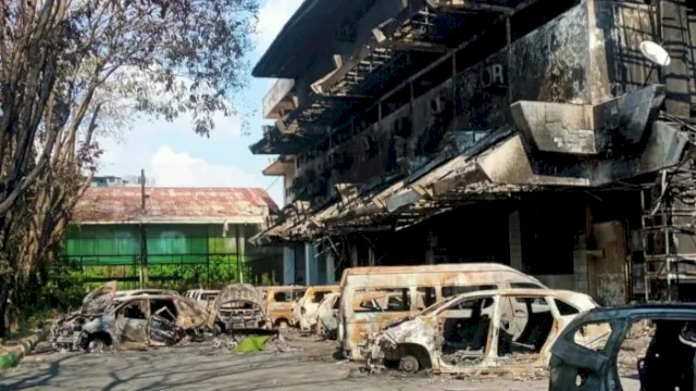 Tragedi Kebakaran DPRD Makassar: 3 Tewas, Mentan Amran Sulaiman Serahkan Santunan