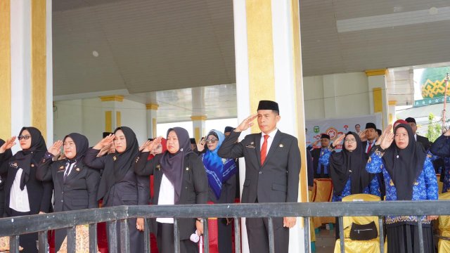 Pemkab Luwu Gelar Upacara Hari Sumpah Pemuda ke-97, Bupati Serahkan Penghargaan kepada Pelajar Berprestasi