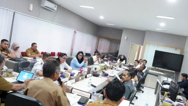 Suasana Rapat Komisi B Membahas Ranperda APBD Tahun 2026