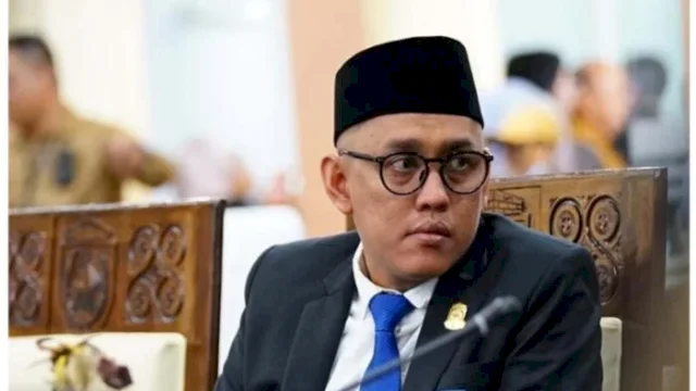  Rapat Paripurna DPRD Kota Makassar membahas Rancangan Peraturan Daerah (Ranperda) tentang Fasilitasi Penyelenggaraan Pesantren, sebagai langkah strategis 