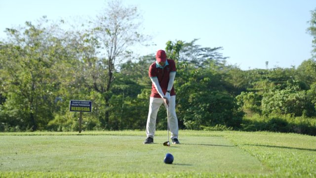 Wali Kota Makassar Buka dan Ikut Berlaga di Turnamen Golf &ldquo;Mayor&rsquo;s Cup&rdquo; Semarak HUT Kota ke-418