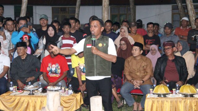 Bupati Syaharuddin Menyatu dengan Warga di Pesta Adat Mappadendang Kulo