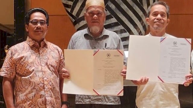 Sekretaris Fraksi Partai Gerindra DPRD Sulsel, Marjono Bersama Abdul uis, dan Rasnal Usia Menerima Kepresidenan Rehabilitasi dari Presiden Prabowo 
