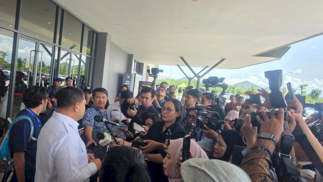 Gratis Nikah Massal, Sunatan, Bedah Rumah, hingga Pelayanan Publik untuk Warga