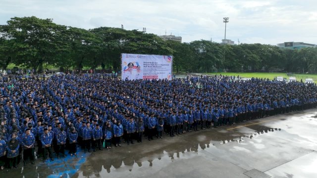 Wali Kota Makassar, Munafri Arifuddin, memimpin Upacara Pelantikan dan Penyerahan SK Pengangkatan Pegawai Pemerintah dengan 