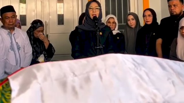 Ketua DPRD Sulsel Andi Rachmatika Dewi Lepas Jenazah Anggota DPRD Sulsel Haslinda Wahab