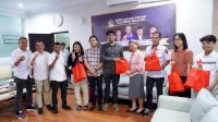 Jelang Natal, DPRD Sulsel Berbagi Paket Natal untuk Staf Sekretariat
