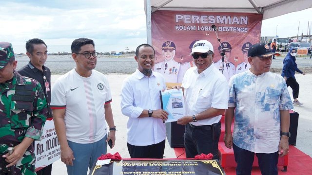 Gubernur Sulsel Resmikan Kolam Labu Bentenge, Serahkan Bantuan Rp10 Miliar untuk Bulukumba