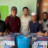Andri Singkarru Salurkan Puluhan Hand Sprayer untuk Kelompok Tani di Polewali Mandar
