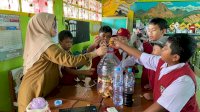 Dari Sekolah untuk Kota: Gerakan 10.000 Liter Eco Enzym Warnai Hari Guru Nasional di Makassar