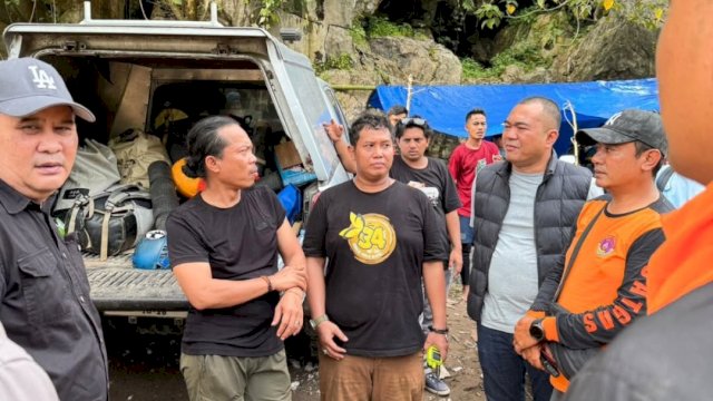 Andi Patarai Amir Tinjau Posko SAR Maros Pasca Jatuhnya Pesawat ATR 42-500