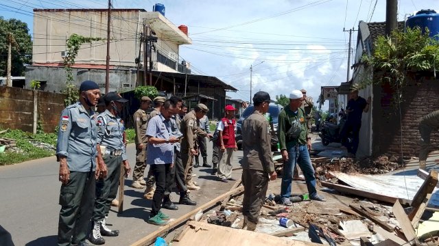 Pemkot Makassar Tertibkan Lapak Liar di Depan Asrama Haji, Atasi Kemacetan Musiman