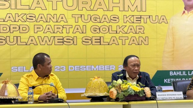 Rahman Pina Plt Sekretaris mendampingi Plt Ketua DPD I Golkar Sulsel Muhiddin M Said Sulsel
