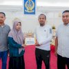 Gubernur Sulsel Serahkan Santunan dan Beasiswa bagi Keluarga Korban Kapal Tenggelam di Pangkep