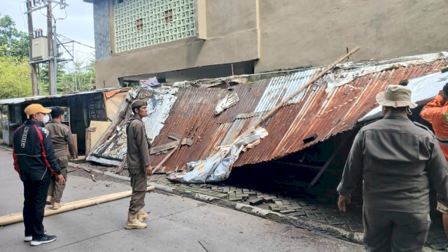 Lapak Liar di Jalan Saripa Raya Ditertibkan Kemacetan Akhirnya Terurai