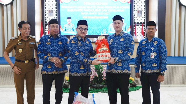 Ketua KORPRI Sulsel Jufri Rahman Kukuhkan PAW KORPRI Pangkep 2022&ndash;2027