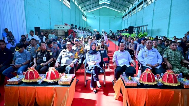 Ketua DPRD Sulsel Hadiri Penyerahan Alsintan, Dorong Modernisasi Pertanian