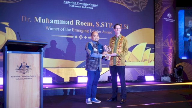 Alumni Australia Asal Makassar, Dr. Muhammad Roem Raih Emerging Leader 
