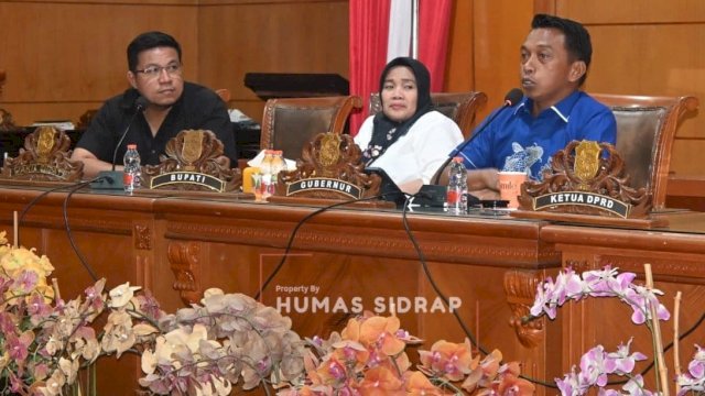 Bupati Sidenreng Rappang, Syaharuddin Alrif, bersama Wakil Bupati Nurkanaah meninjau langsung kesiapan peringatan Hari Ulang Tahun