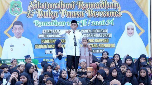 Syaharuddin Alrif Sapa Warga di Safari Ramadan Watang Sidenreng