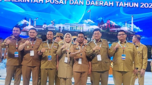 Bupati Sidrap Syaharuddin Alrif Foto Bersama Kepala daerah Disela Sela Rakornas Pemerintah Ousat dan Daerah 
