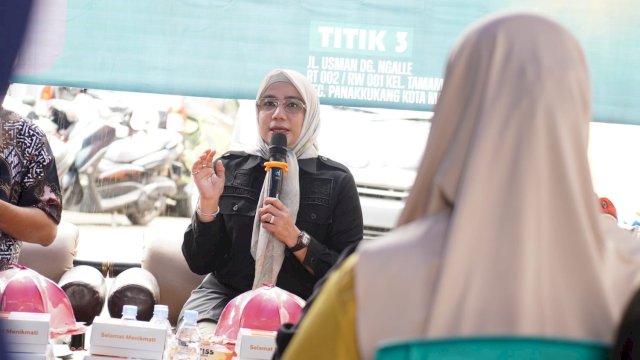 Anggota DPRD Kota Makassar, Umiyati, disambut hangat dan penuh kekeluargaan saat menggelar Reses Masa Sidang Kedua Tahun Anggaran 2025&ndash;2026 di Jalan Usman Dg Ngalle, Kelurahan Tamamaung, Kecamatan Panakkukang, Kamis (12/2/2026).