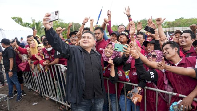 Walikota Makaassar Swafoto Bersama Ketua RT/RW 