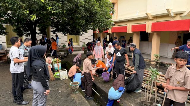 Kunjungi SMKN 4 Makassar, Gubernur Silsel Ajak Warga Gelorakan Gerakan ASRI Setiap Jumat
