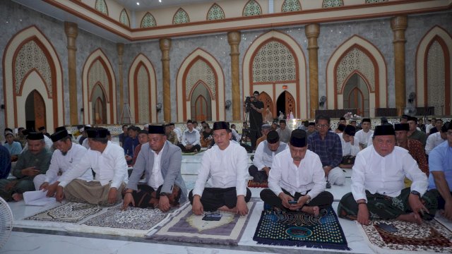 Tarawih Perdana, Bupati Luwu Ajak Warga Jadikan Ramadan Momentum Perbaikan Diri