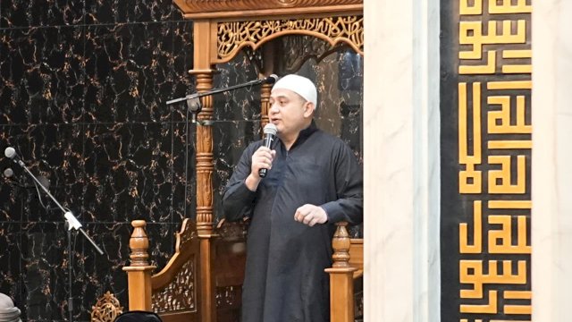 Wali Kota Munafri Imbau Warga Waspada Cuaca Ekstrem Saat Safari Subuh di Ujung Tanah