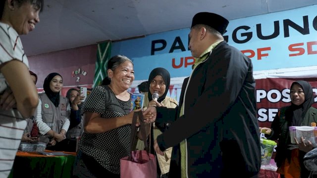 Tengah Malam, Munafri Datangi Posko Banjir di Biringkanaya