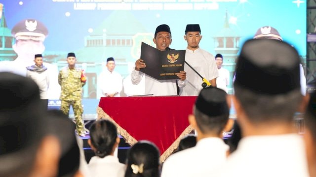 Bupati Sidenreng Rappang (Sidrap), Syaharuddin Alrif, melantik dan mengambil sumpah/janji 81 pejabat lingkup Pemerintah Kabupaten Sidrap, Jumat malam (27/2/2026),