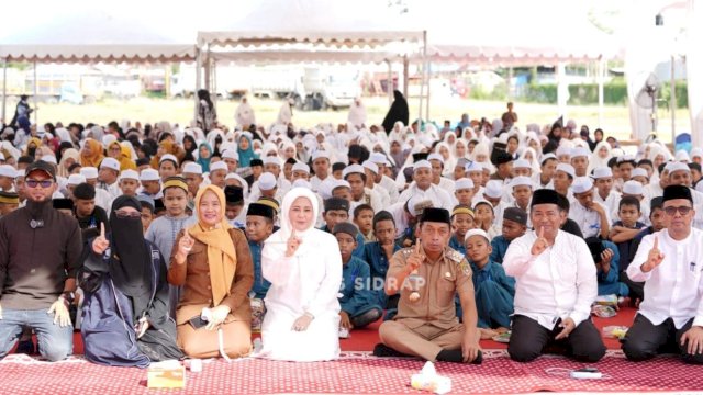 Bupati Sidrap Syaharuddin Alrif  bersama Wakil Gubernur Sulsel Fatmawati Rusdi Menghaadiri Ramadhan Yatim Fest