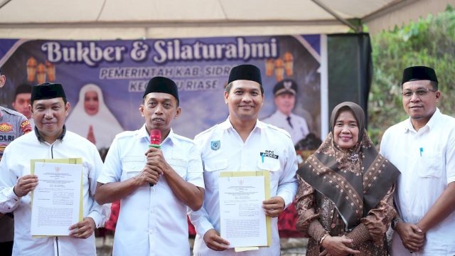 Bupati Syaharuddin Boyong Pejabat Daerah Buka Puasa Bersama Warga Pitu Riase